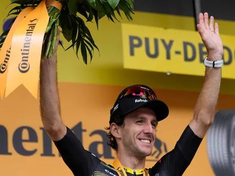 Simon Yates z Team Visma Lease a Bike vyhral 10. etapu na Tour de France 2025.
