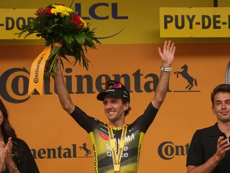 Simon Yates z Team Visma Lease a Bike vyhral 10. etapu na Tour de France 2025.