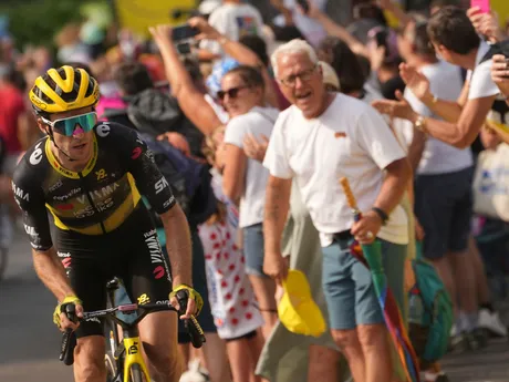 Simon Yates z Team Visma Lease a Bike vyhral 10. etapu na Tour de France 2025.