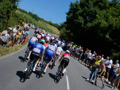 Momentka z 11. etapy na Tour de France 2025.
