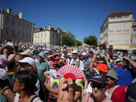 Fanúšikovia počas 12. etapy Tour de France 2025.