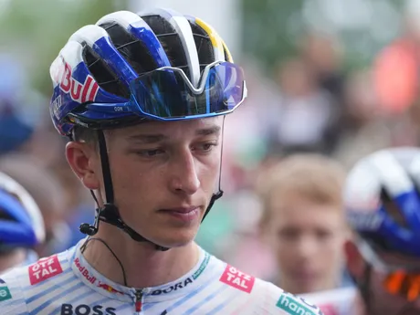 Florian Lipowitz pred štartom 14. etapy Tour de France 2025.