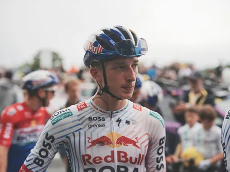 Florian Lipowitz pred štartom 14. etapy Tour de France 2025.