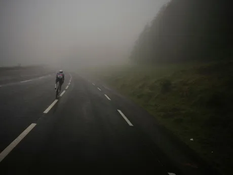 Alexey Lutsenko počas 14. etapy na Tour de France 2025.