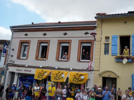 Fanúšikovia počas 15. etapy Tour de France 2025.