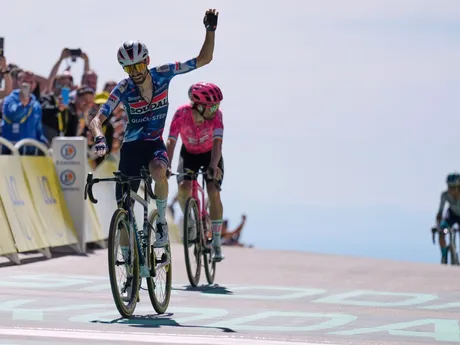 Valentin Paret Peintre víťazí v 16. etape Tour de France 2025