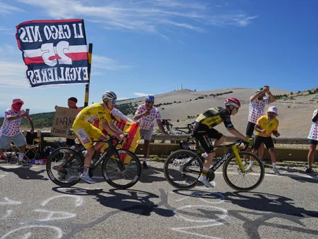 Tadej Pogačar a Jonas Vingegaard v 16. etape Tour de France 2025