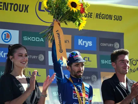 Valentin Paret Peintre oslavuje triumf v 16. etape Tour de France 2025