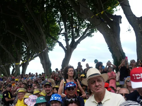 Fanúšikovia počas 17. etapy Tour de France 2025.