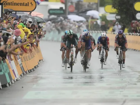 Jonathan Milan vyhral 17. etapu Tour de France 2025