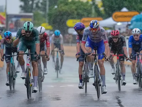 Jonathan Milan vyhral 17. etapu Tour de France 2025