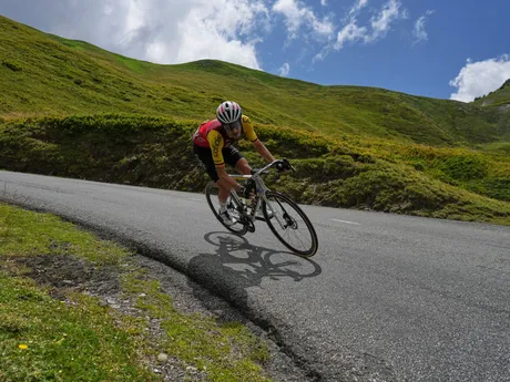Emanuel Buchmann počas 18. etapy Tour de France 2025.