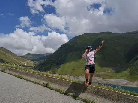 Fanúšik počas 18. etapy Tour de France 2025.