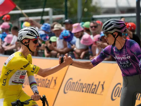 Tadej Pogačar a Ben O'Connor počas 19. etapy na Tour de France. 