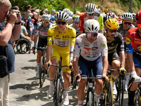Pelotón počas 19. etapy na Tour de France. 