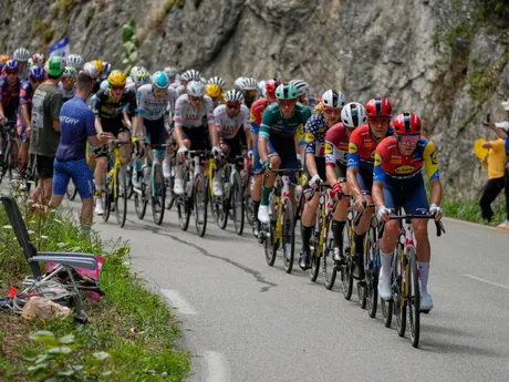 Pelotón počas 19. etapy na Tour de France. 
