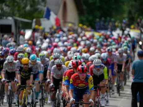 Pelotón počas 19. etapy na Tour de France. 