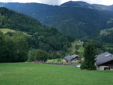 Pelotón počas 19. etapy na Tour de France. 