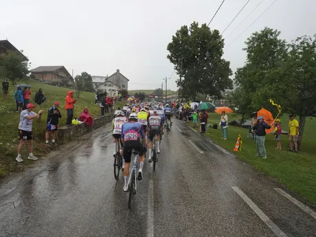 Momentka z 20. etapy Tour de France 2025