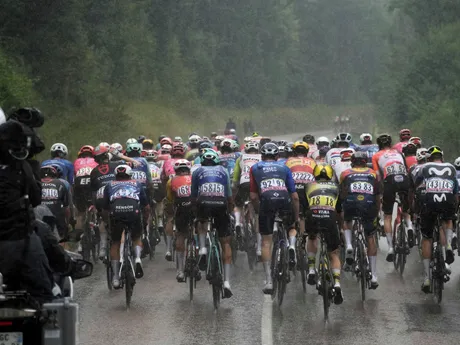 Momentka z 20. etapy Tour de France 2025