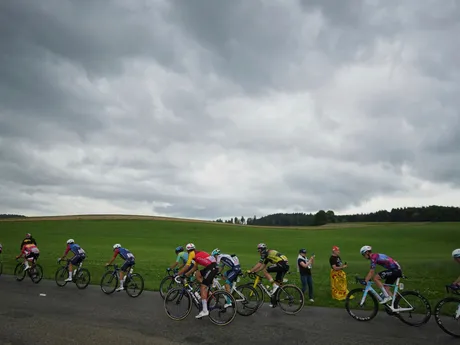 Momentka z 20. etapy Tour de France 2025