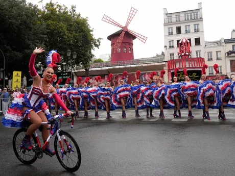 Momentka z 21. etapy Tour de France 2025