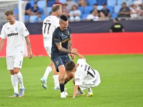 Na snímke uprostred Marek Hamšík počas rozlúčkového zápasu na Národnom futbalovom štadióne 5. júla 2025 v Bratislave.