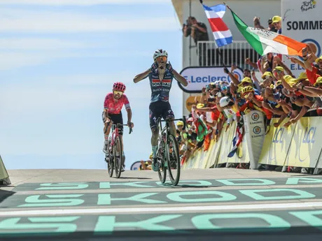 Valentin Paret Peintre vyhral 16. etapu Tour de France 2025