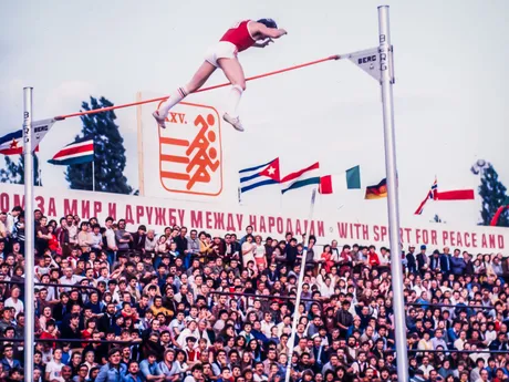 Jeden z dvoch svetových rekordov v histórii P-T-S, Sergej Bubka nad latkou vo výške 585 cm v roku 1984.