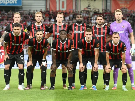 základná jedenástka Trnavy pózuje pred odvetným zápasom 3. predkola Konferenčnej ligy medzi FC Spartak Trnava a Universitatea Craiova