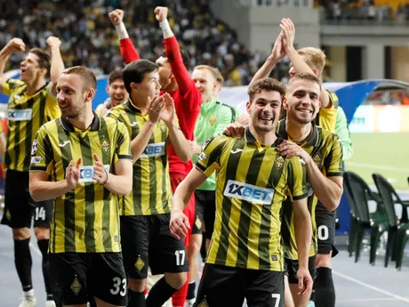 Radosť futbalistov Kajratu Almaty po postupe cez Celtic Glasgow.