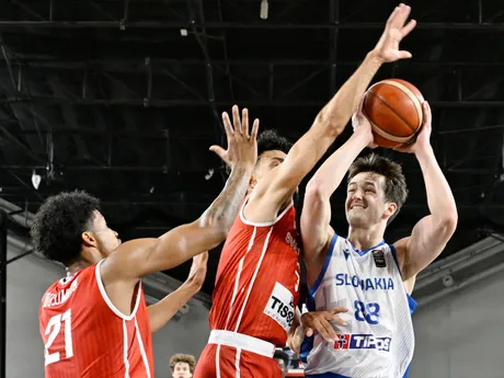 Timotej Malovec (Slovensko),Yoan Granvorka a Dylan Ducommun (obaja Švajčiarsko) v stretnutí druhej fázy predkvalifikácie MS 2027.