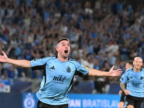 Na snímke zľava Róbert Mak a kapitán Vladimír Weiss ml. (obaja Slovan) sa tešia z úvodného gólu počas odvetného zápasu 3. predkola Ligy majstrov vo futbale ŠK Slovan Bratislava – Kajrat Almaty.