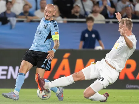 Na snímke zľava kapitán Vladimír Weiss ml. (Slovan) a Egor Sorokin (Almaty) bojujú o loptu počas odvetného zápasu 3. predkola Ligy majstrov vo futbale ŠK Slovan Bratislava – Kajrat Almaty.