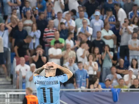 Na snímke Tigran Barseghjan (Slovan) reaguje po nepremenej penalte.