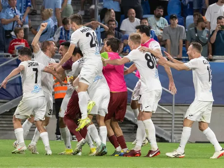 Na snímke hráči Kajratu Almaty sa tešia z výhry po odvetnom zápase 3. predkola Ligy majstrov vo futbale ŠK Slovan Bratislava – Kajrat Almaty.