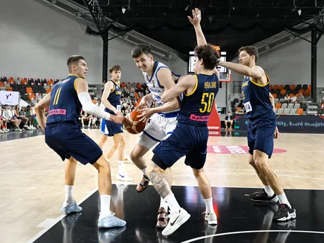 druhý zľava Timotej Malovec (Slovensko), vľavo oleksandr Lypovyj (Ukrajina) 