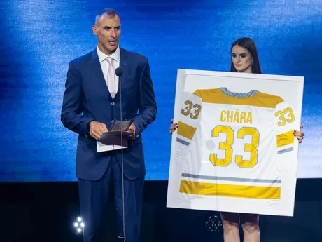  bývalý slovenský obranca Zdeno Chára, ktorého uviedli do Siene slávy slovenského hokeja počas slávnostného galavečera