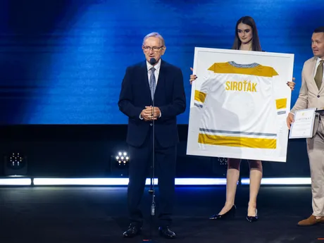 metodik Pavol Siroťák, ktorého uviedli do Siene slávy slovenského hokeja počas slávostného galavečera Hokejista roka 2025