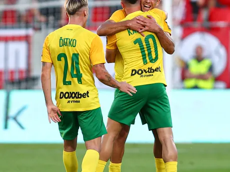 Futbalisti Žiliny sa radujú z gólu v zápase 4. kola Niké ligy medzi AS Trenčín - MŠK Žilina.