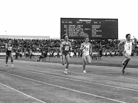 Jarmila Kratochvílová je dodnes držiteľkou svetového rekordu na 800 m časom 1:53,28 min., ktorý zabehla 26. júla 1983 v Mníchove.