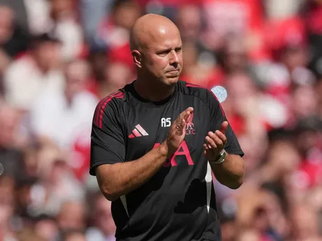 Na snímke je holandský tréner FC Liverpool Arne Slot.