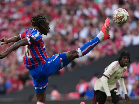 Futbalista Crystalu Palace Eberechi Eze v zápase o Community Shield proti FC Liverpool. 