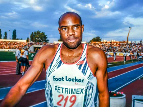 Držiteľ svetového rekordu v skoku do diaľky Mike Powell na mítingu P-T-S v roku 1993.