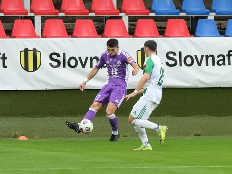 Adam Krčík (Komárno) a Adam Gaži (Skalica) v zápase 6. kola Niké ligy.
