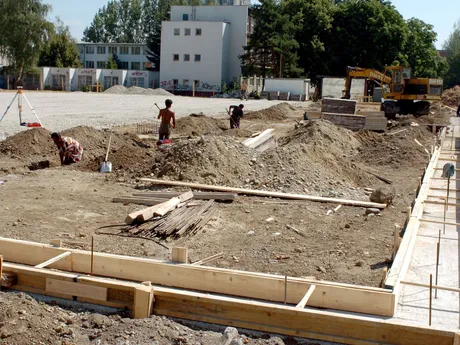 Stavebné práce na výstavbe zimného štadióna Aréna Mariána Gáboríka (MG Rink). 