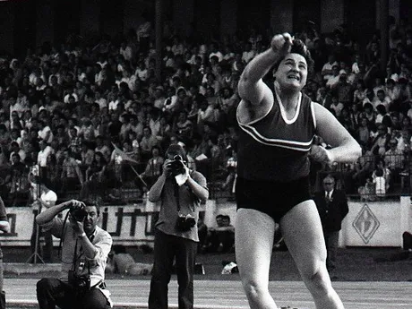 Guliarka Helena Fibingerová na mítingu P-T-S v roku 1977.