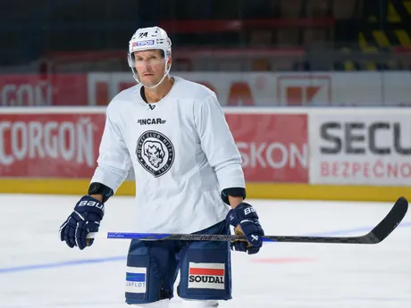 Skúsený obranca HK Nitra Branislav Mezei počas tréningu. 