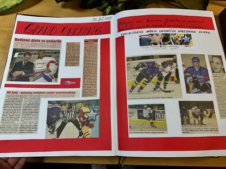 Fotografie v kronike Arény Mariána Gáboríka (MG Rink). 