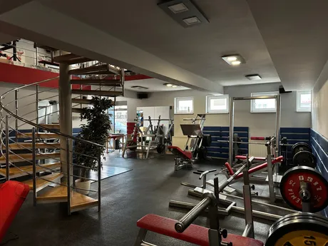 Posilňovňa je súčasťou Arény Mariána Gáboríka (MG Rink).